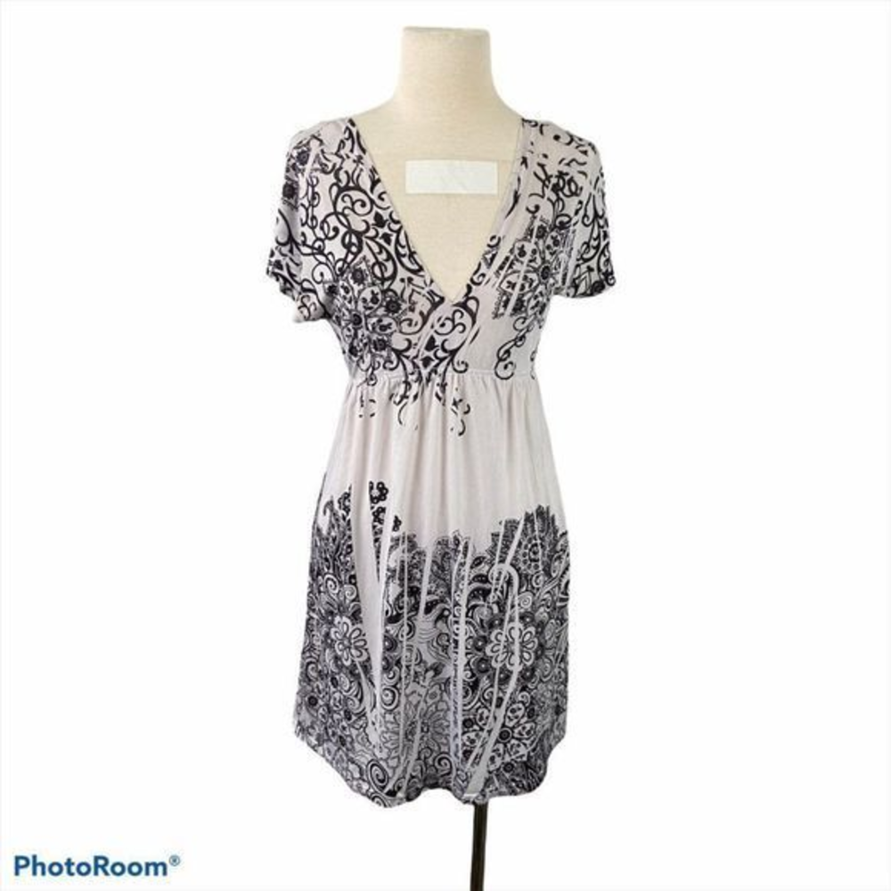 🌿4/$35🌿CHESLEY V‎ Neck Dress